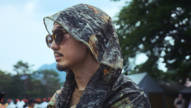 ラメ入りソックスでメリハリ効かせる。-FUJI ROCK FESTIVAL ’25-