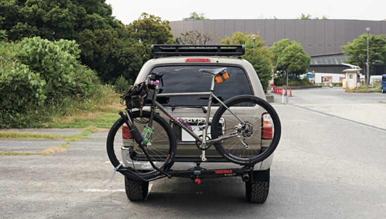 積載量重視のちょい旧四駆で、自転車もSUPも快適に満喫中。【’02 TOYOTA HILAX SURF】