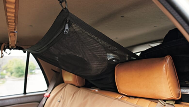 助手席のバッグはスウィフト・インダストリーズのサドルバッグ。