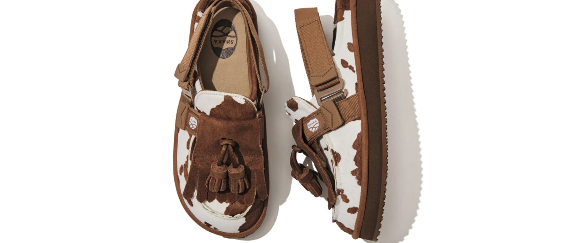 タッセルとストラップが脱着可。シャカの変幻自在なアニマル柄ミュール