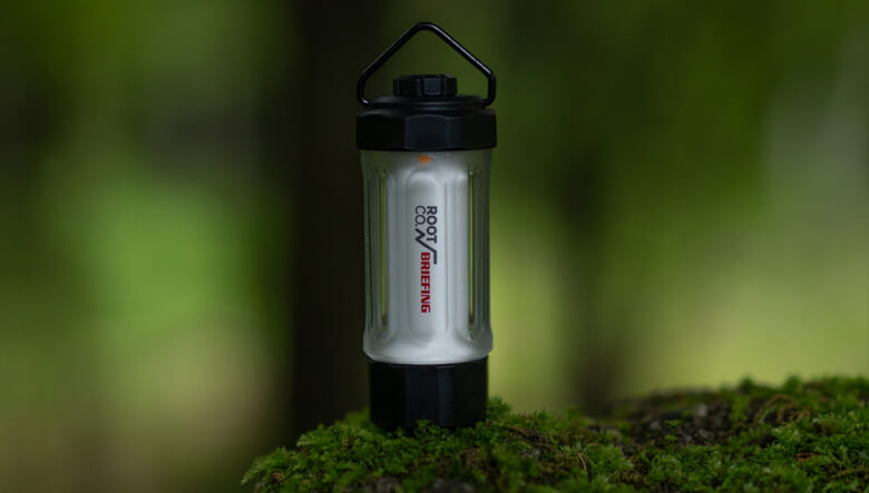 ルートコーの LEDランタンに、ブリーフィングとのコラボ版が登場。OD缶風バッテリーで風情ある楽しみかたも！