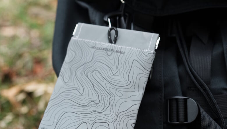 携帯ゴミ箱“POY”のウィークエンダー仕様は、山好きなら一目でわかるスタイリッシュなデザイン！