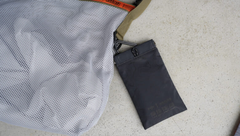 携帯ゴミ箱“POY”のウィークエンダー仕様は、山好きなら一目でわかるスタイリッシュなデザイン！