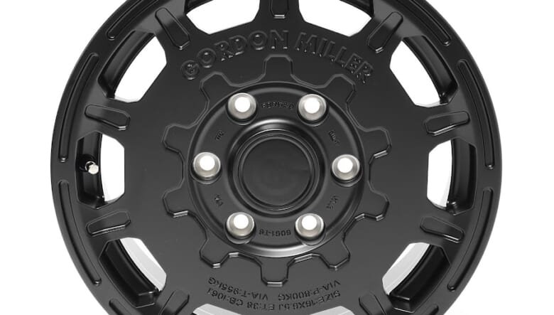 ハイエース&キャラバンオーナーに朗報！　インダストリアルなアルミ鍛造ホイールがゴードンミラーから新登場。