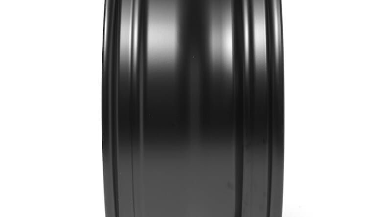 ハイエース&キャラバンオーナーに朗報！　インダストリアルなアルミ鍛造ホイールがゴードンミラーから新登場。