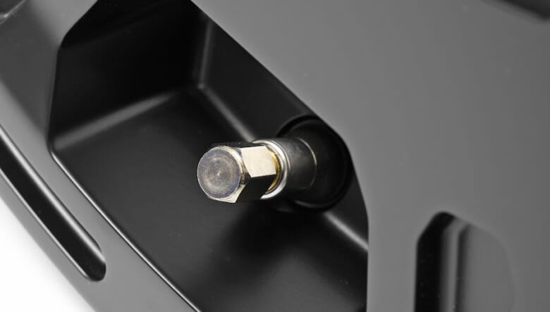 ハイエース&キャラバンオーナーに朗報！　インダストリアルなアルミ鍛造ホイールがゴードンミラーから新登場。