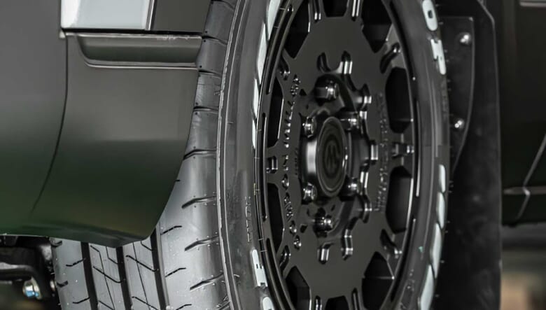 ハイエース&キャラバンオーナーに朗報！　インダストリアルなアルミ鍛造ホイールがゴードンミラーから新登場。