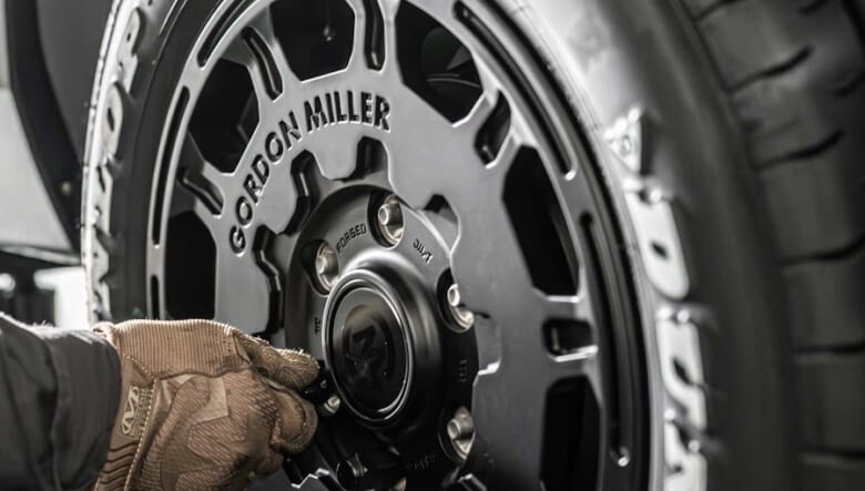 ハイエース&キャラバンオーナーに朗報！　インダストリアルなアルミ鍛造ホイールがゴードンミラーから新登場。