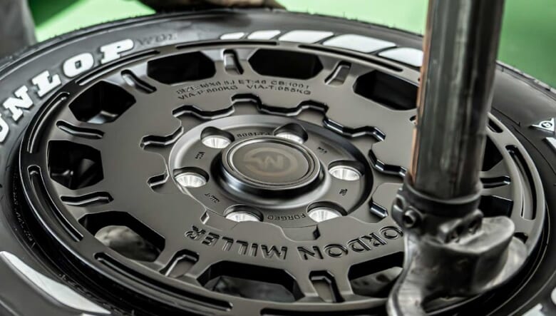 ハイエース&キャラバンオーナーに朗報！　インダストリアルなアルミ鍛造ホイールがゴードンミラーから新登場。