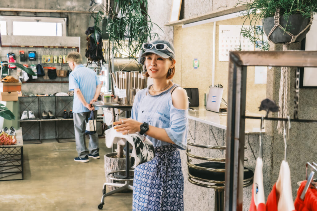 世田谷・松蔭神社のフリッジの店長米沢さん
