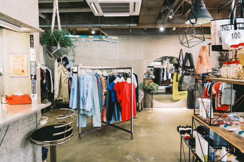 世田谷・松蔭神社のフリッジ