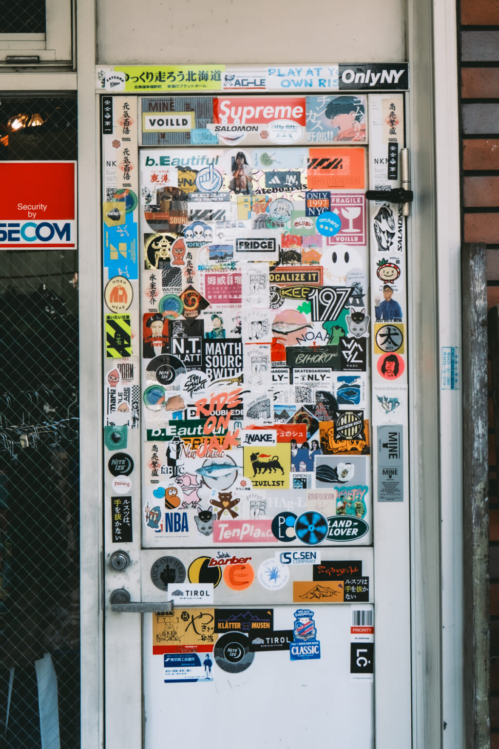 世田谷・松蔭神社のフリッジ