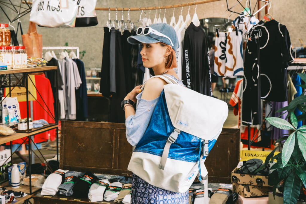 世田谷・松蔭神社のフリッジのマフィアバッグ