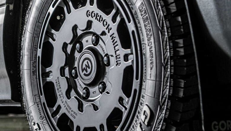 ハイエース&キャラバンオーナーに朗報！　インダストリアルなアルミ鍛造ホイールがゴードンミラーから新登場。