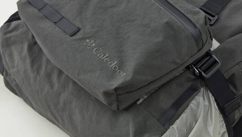 ランブリングがテーマのカレドアー新作バッグ&サコッシュは合体OK！　拡張機能で使い勝手マシマシ！