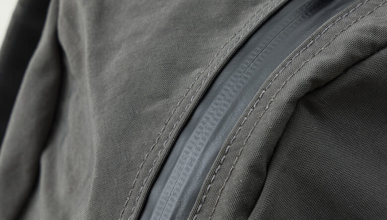 ランブリングがテーマのカレドアー新作バッグ&サコッシュは合体OK！　拡張機能で使い勝手マシマシ！