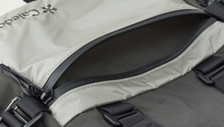 ランブリングがテーマのカレドアー新作バッグ&サコッシュは合体OK！　拡張機能で使い勝手マシマシ！