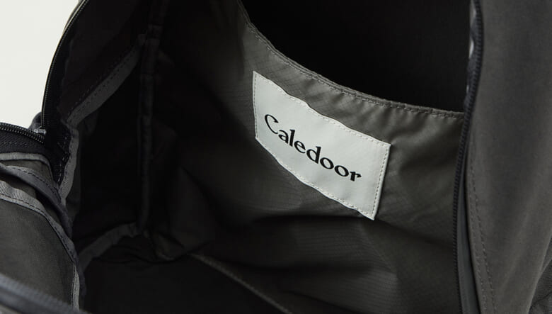 ランブリングがテーマのカレドアー新作バッグ&サコッシュは合体OK！　拡張機能で使い勝手マシマシ！