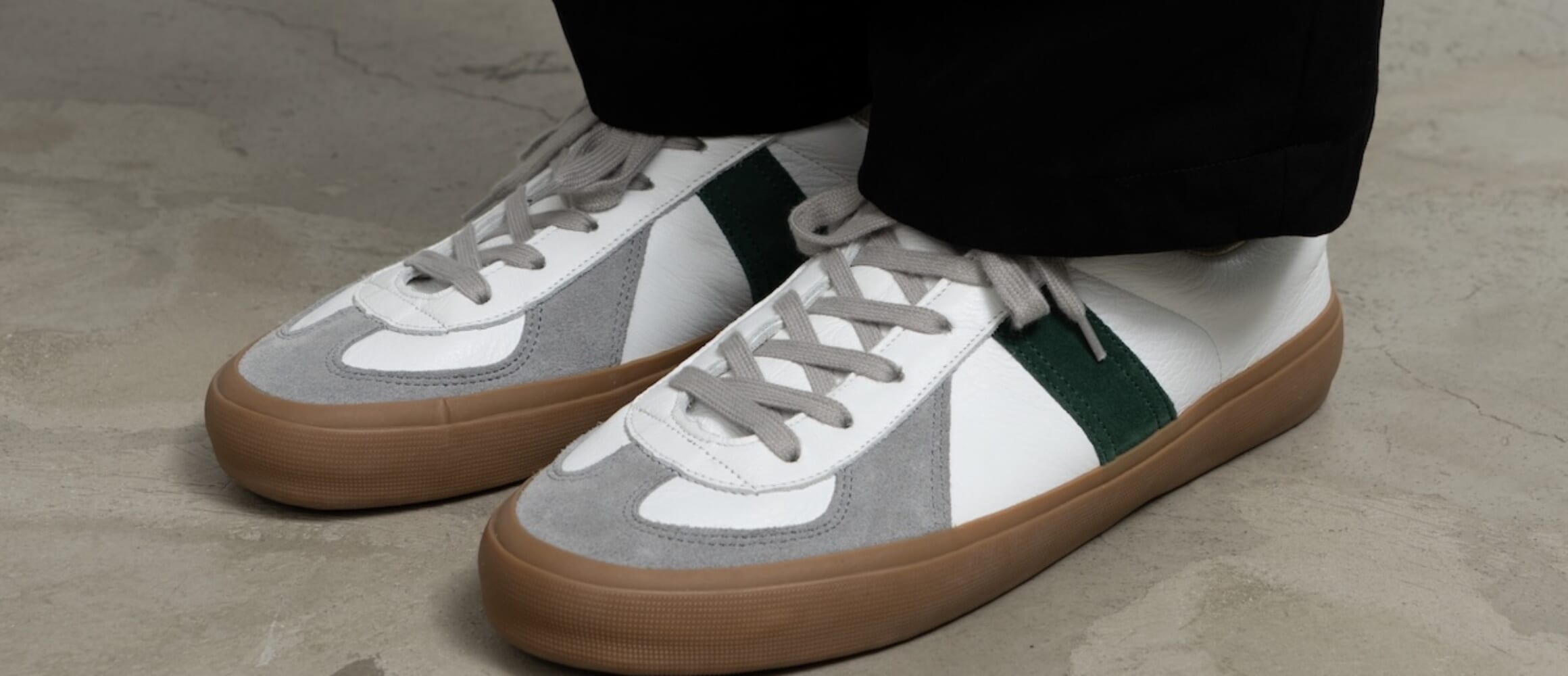 ば*ち様 リプロダクションオブファウンド　グラフペーパー別注　ジャーマントレーナ グラフペーパーの新作スニーカー、彫刻作品をメタリックレザーで