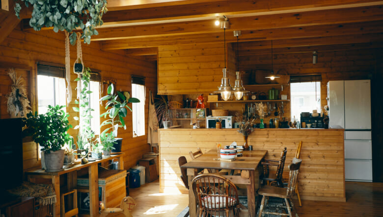 古道具のインテリア、DIYにこだわるキャンパー夫婦の暮らし。【BESSユーザーお宅訪問@ワンダーデバイス・茨城】