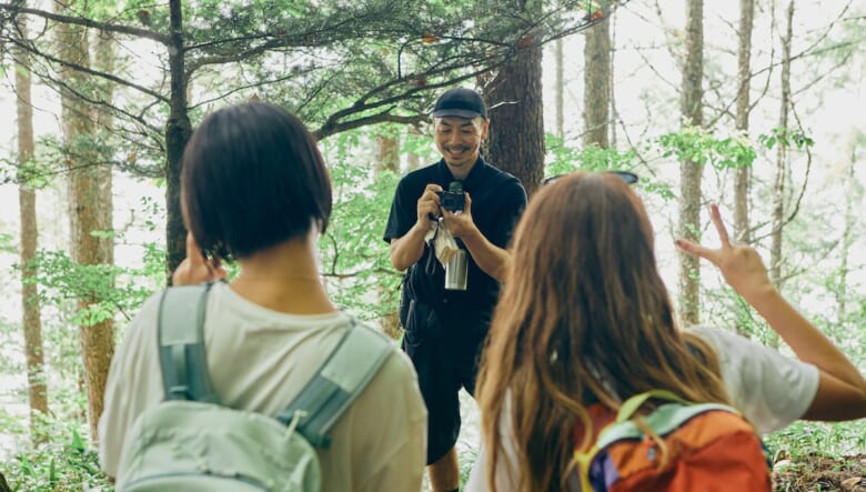 砂浜は海辺だけじゃない？　夏でも涼しい「天空ビーチ」でチルアウト。【GO OUT 遊歩倶楽部／日向山編#01】
