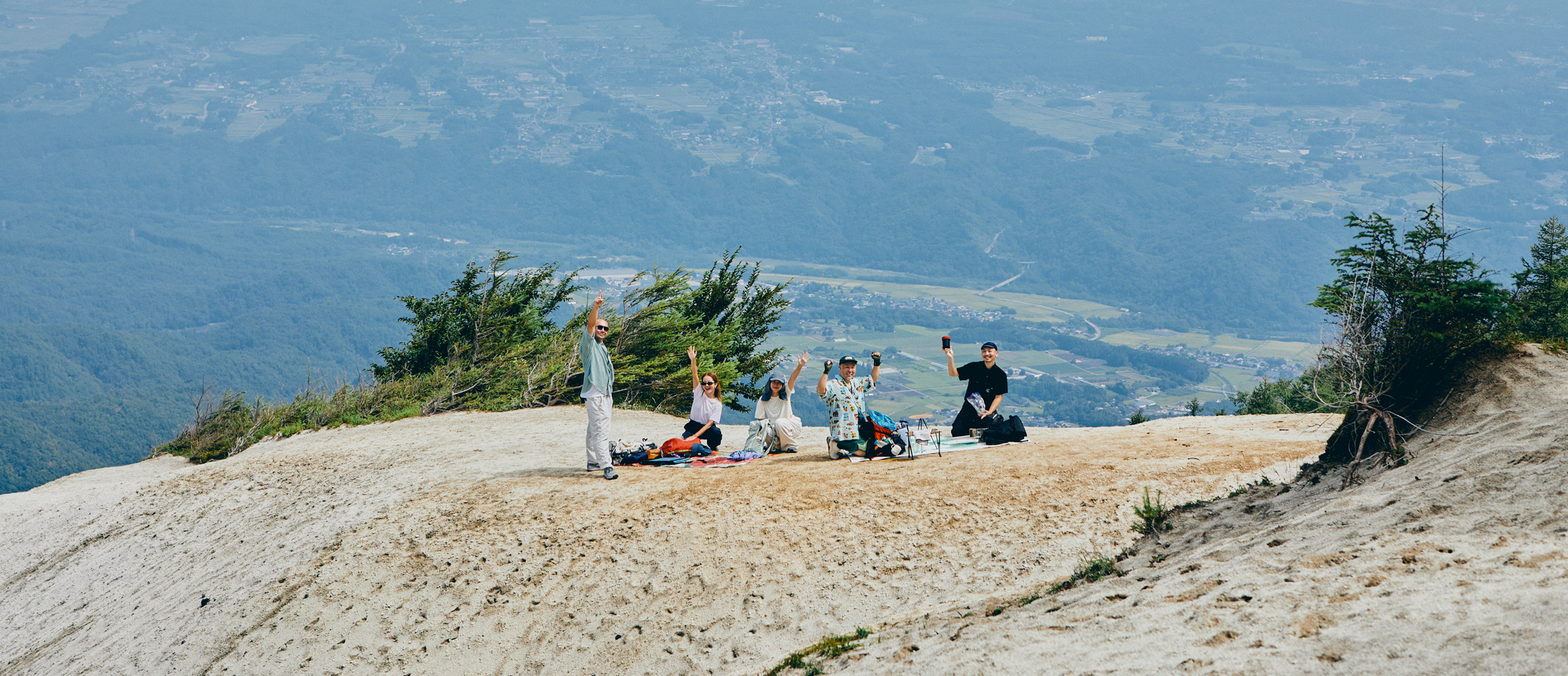 砂浜は海辺だけじゃない？　夏でも涼しい「天空ビーチ」でチルアウト。【GO OUT 遊歩倶楽部／日向山編#01】