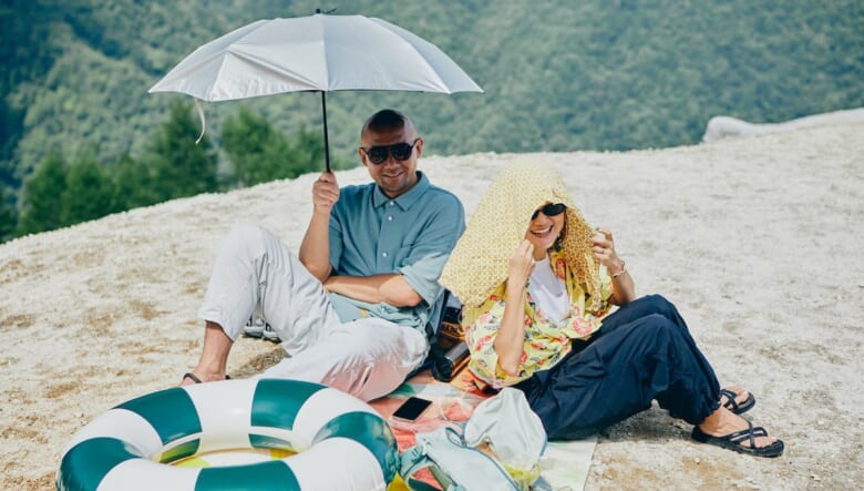 砂浜は海辺だけじゃない？　夏でも涼しい「天空ビーチ」でチルアウト。【GO OUT 遊歩倶楽部／日向山編#02】