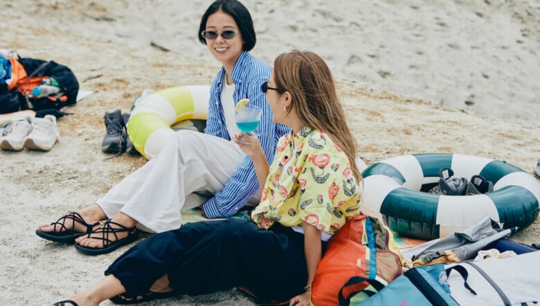 砂浜は海辺だけじゃない？　夏でも涼しい「天空ビーチ」でチルアウト。【GO OUT 遊歩倶楽部／日向山編#02】