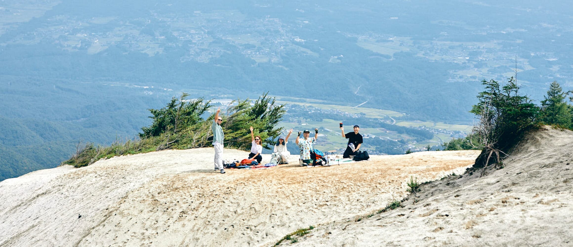 砂浜は海辺だけじゃない？　夏でも涼しい「天空ビーチ」でチルアウト。【GO OUT 遊歩倶楽部／日向山編#02】