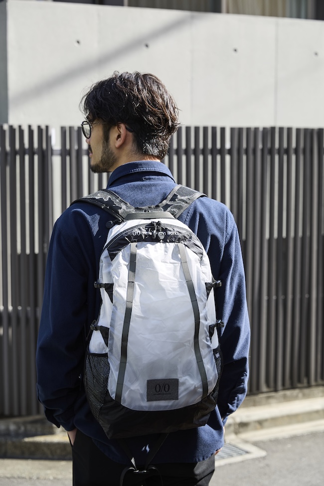 GO OUTだけの白ベースのモノトーン。ネルデザインワークスの別注