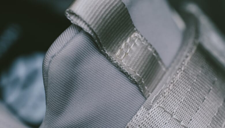 SHAKAの人気モデルが保温アッパーで秋冬向けにアレンジ！　ハイテクシューズさながらの存在感も魅力。