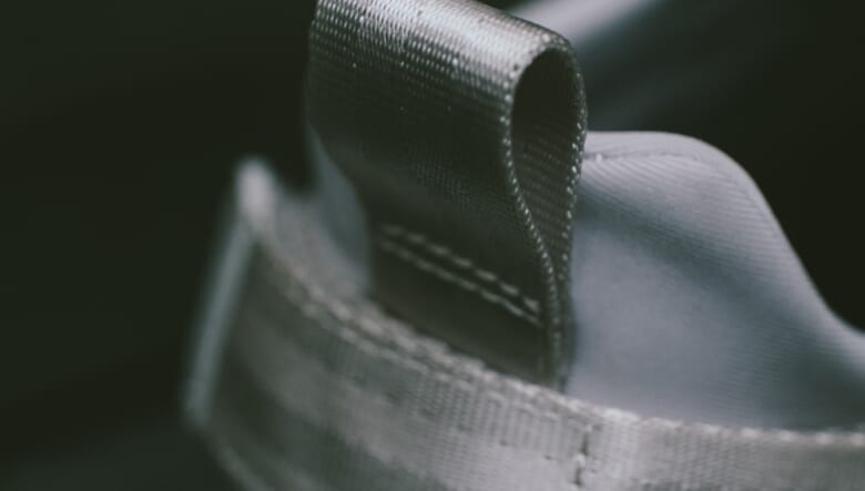 SHAKAの人気モデルが保温アッパーで秋冬向けにアレンジ！　ハイテクシューズさながらの存在感も魅力。