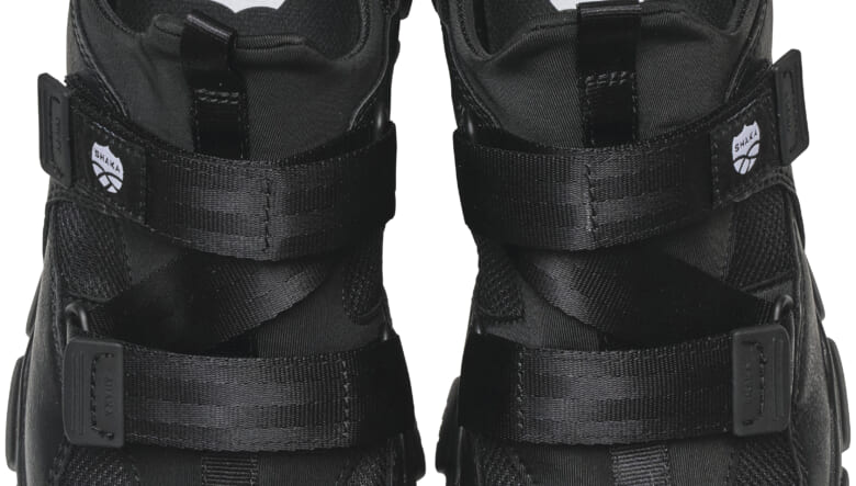 SHAKAの人気モデルが保温アッパーで秋冬向けにアレンジ！　ハイテクシューズさながらの存在感も魅力。