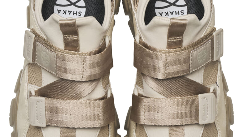 SHAKAの人気モデルが保温アッパーで秋冬向けにアレンジ！　ハイテクシューズさながらの存在感も魅力。