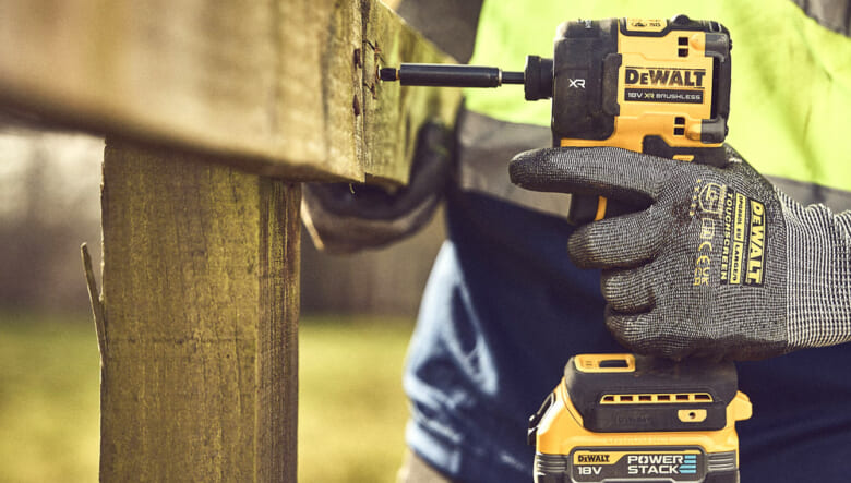 都市部のDIY愛好者に朗報。北米のDEWALTから、42%も静かになったインパクトドライバーが新発売。