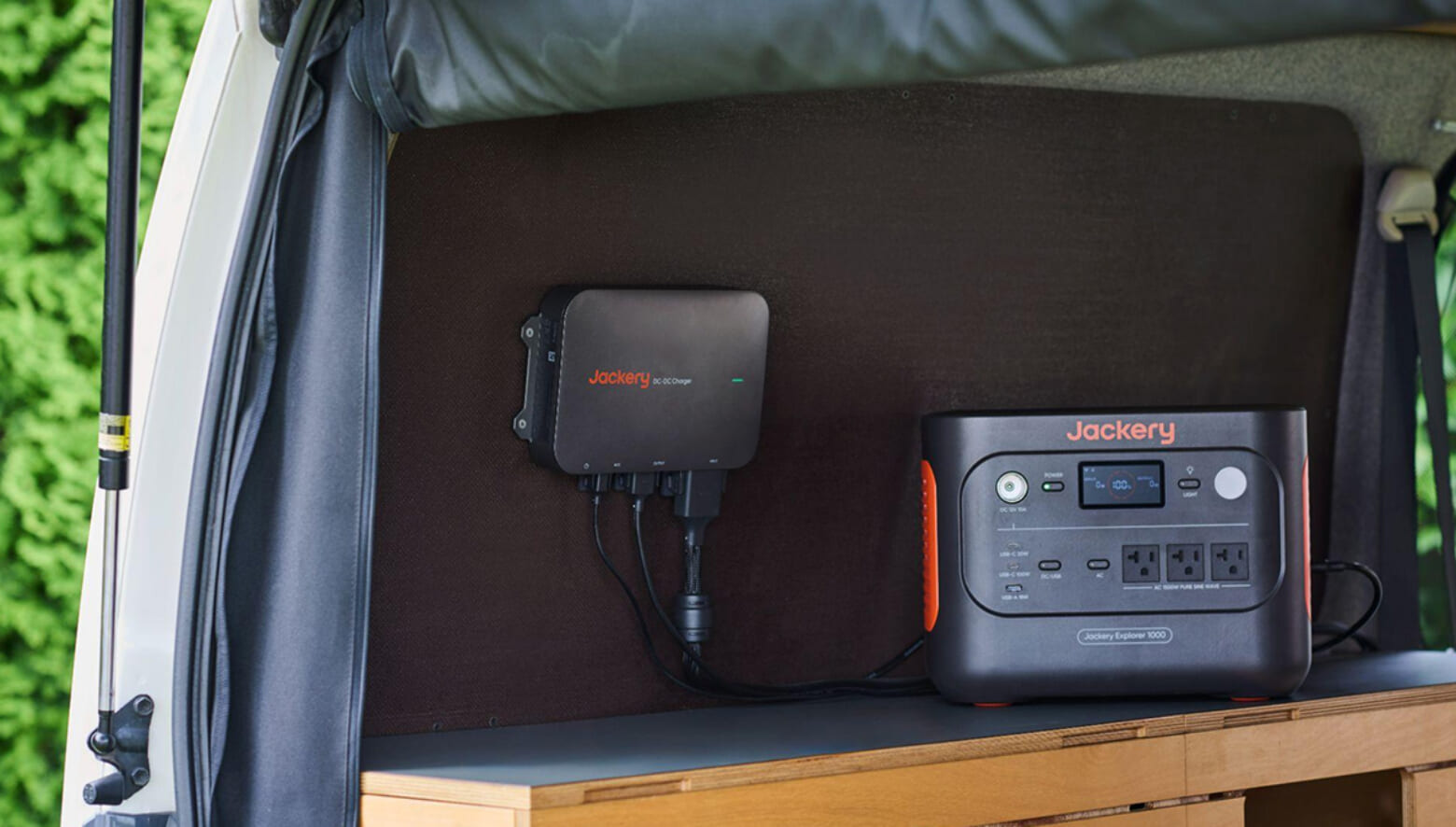 ジャクリが「車載チャージャー」を発売。シガーソケットより6倍も早く