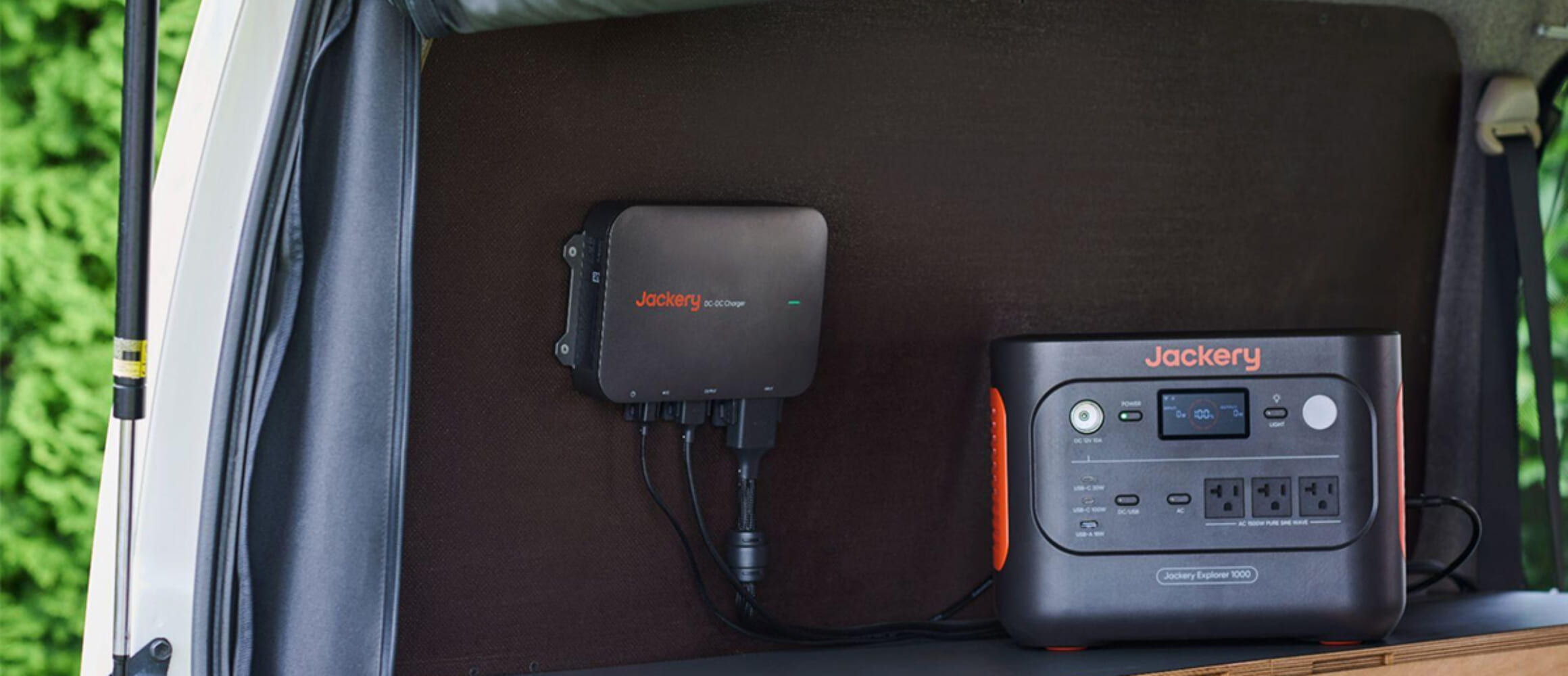 ジャクリが「車載チャージャー」を発売。シガーソケットより6倍も早く