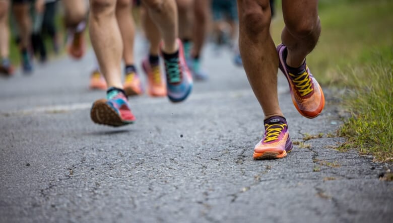 キャンプ場を飛び出し、フィールドへ。KEENのトレランシューズ「SEEK」を、みんなで試し履き！