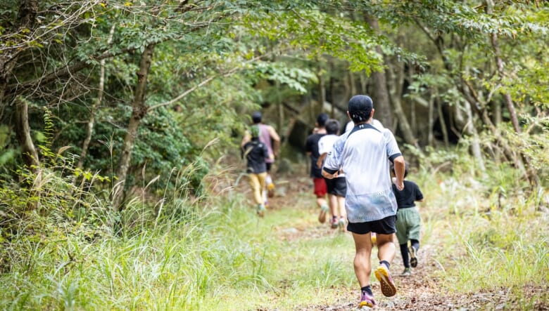 キャンプ場を飛び出し、フィールドへ。KEENのトレランシューズ「SEEK」を、みんなで試し履き！