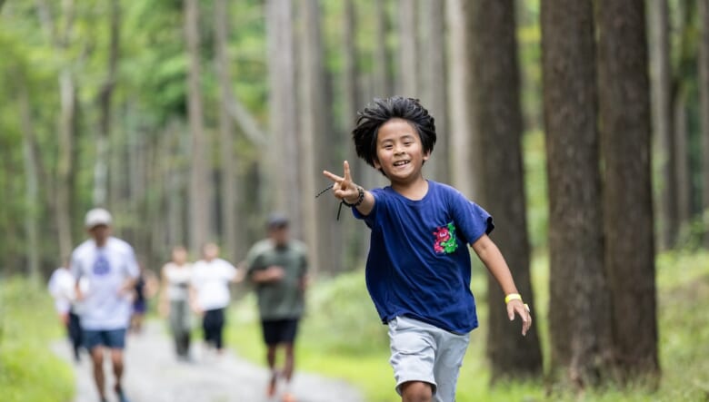 キャンプ場を飛び出し、フィールドへ。KEENのトレランシューズ「SEEK」を、みんなで試し履き！