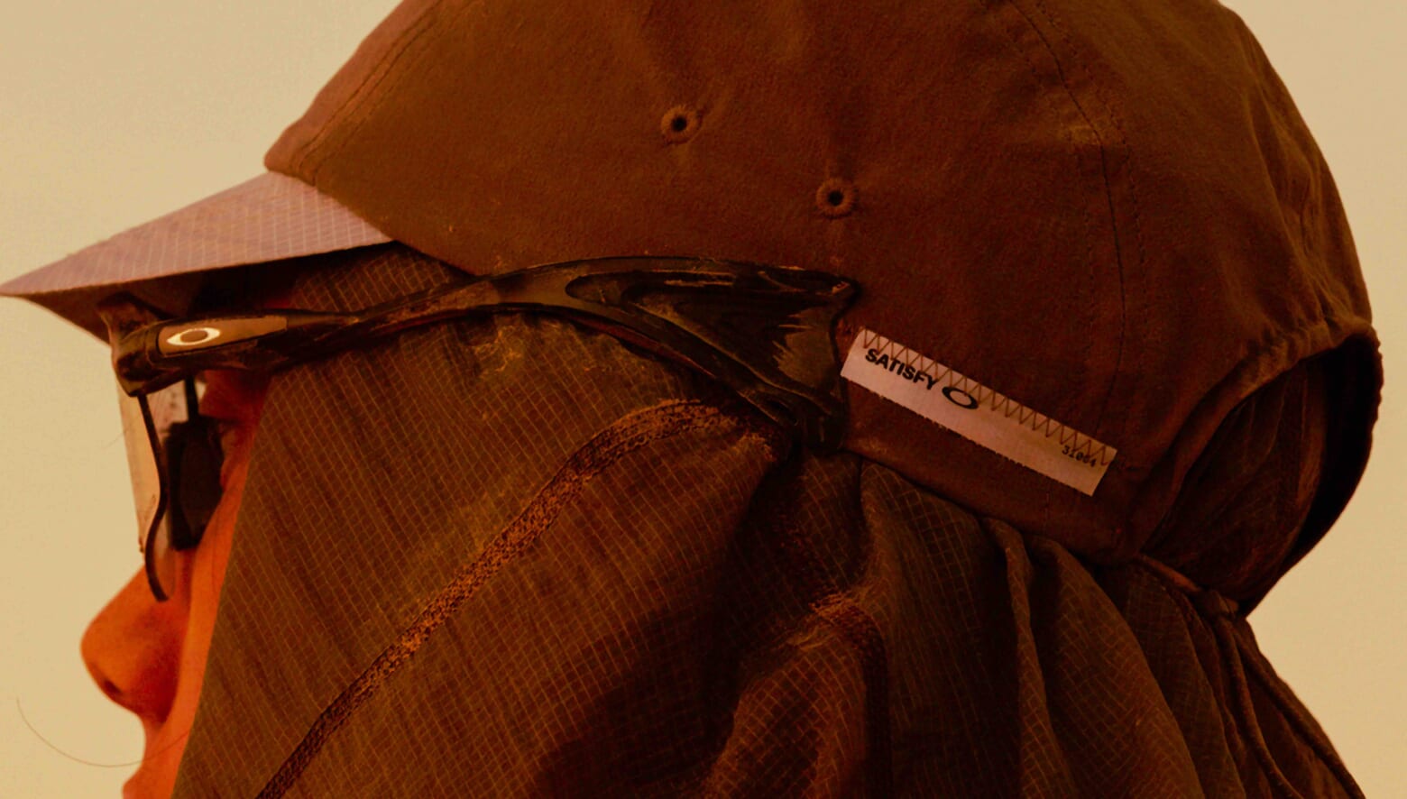 オークリー×サティスファイの第6弾コラボがローンチ。過酷な環境へ