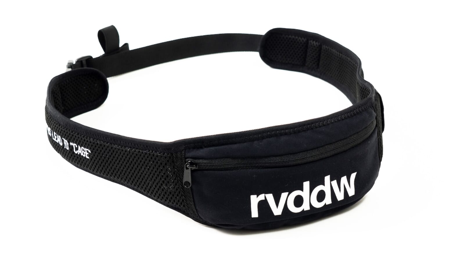 格闘技を背景に置いたリバーサルの新作。今回もユニークな視点で捉えた