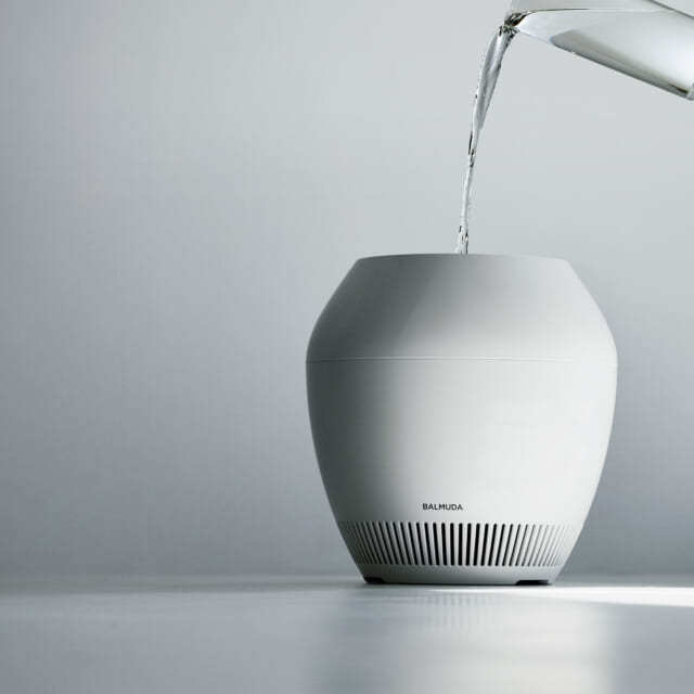 バルミューダの加湿器が美しく進化。空気を“洗う”という贅沢を体感