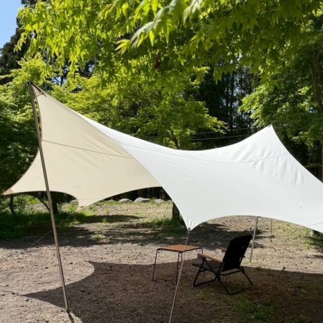 アシモクラフツの新作は、サイトで映える白のタープとアルミ合金製の