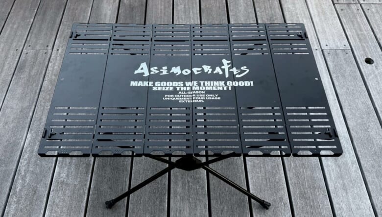 アシモクラフツの新作は、サイトで映える白のタープとアルミ合金製のテーブルトップ。