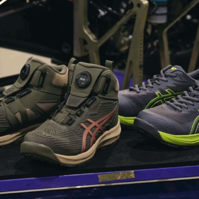 アシックス ワーキングシューズ 23.5 アシックスの高機能ワーキングシューズで武井ドンゲバビーが職業体験