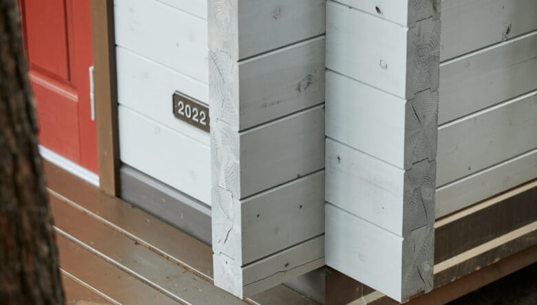 ログの「平小屋」を体験！ 小さく建てて、大きく遊ぶ、BESSの「栖ログ」。