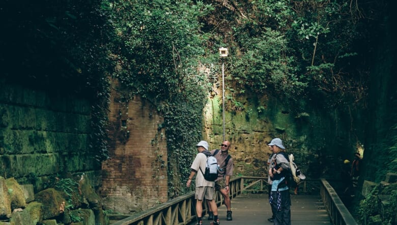圧倒的な非日常感！　東京湾に浮かぶ無人島を歩いてみた。【GO OUT 遊歩倶楽部／猿島編#01】