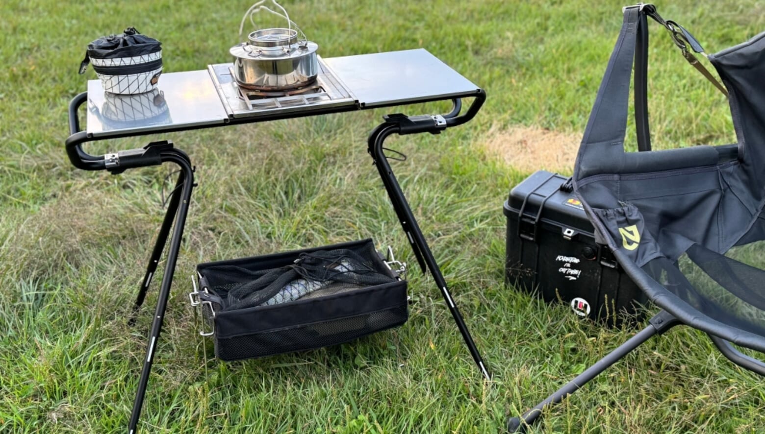 テーブル用品 Meme 3つのモードに変形する多機能ファニチャー。トーキョークラフトの