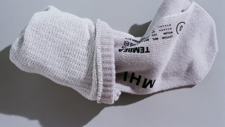 テンベアのバッグを MHL.流にアレンジ！　こだわりのキャンバス生地が和やかな風合いに。